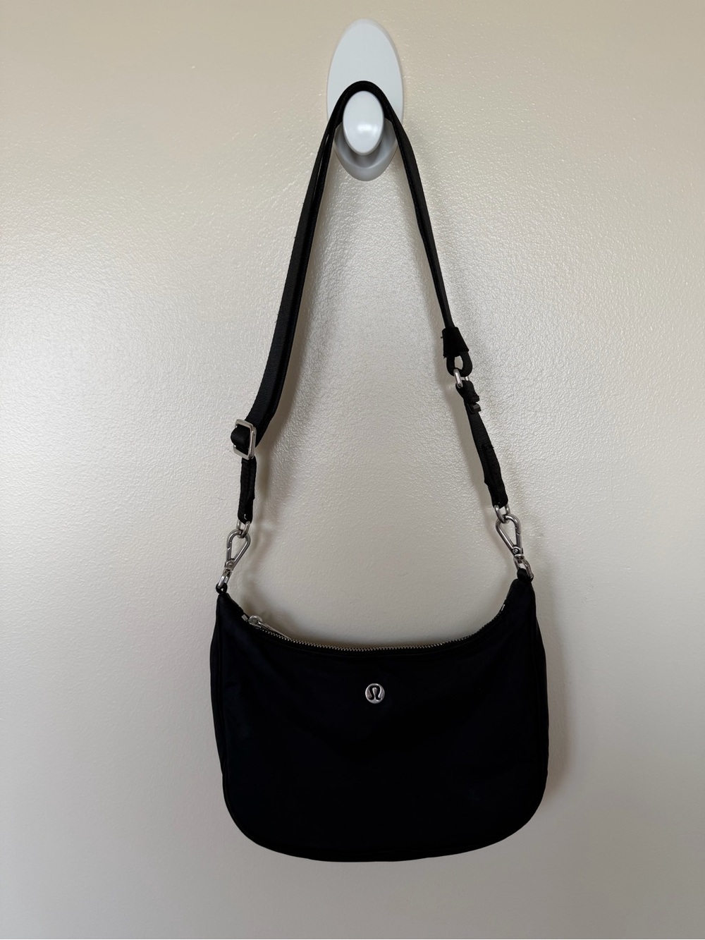 LULULEMON City Essentials Small Shoulder Bag 3L in Black - Picture 4 of 12